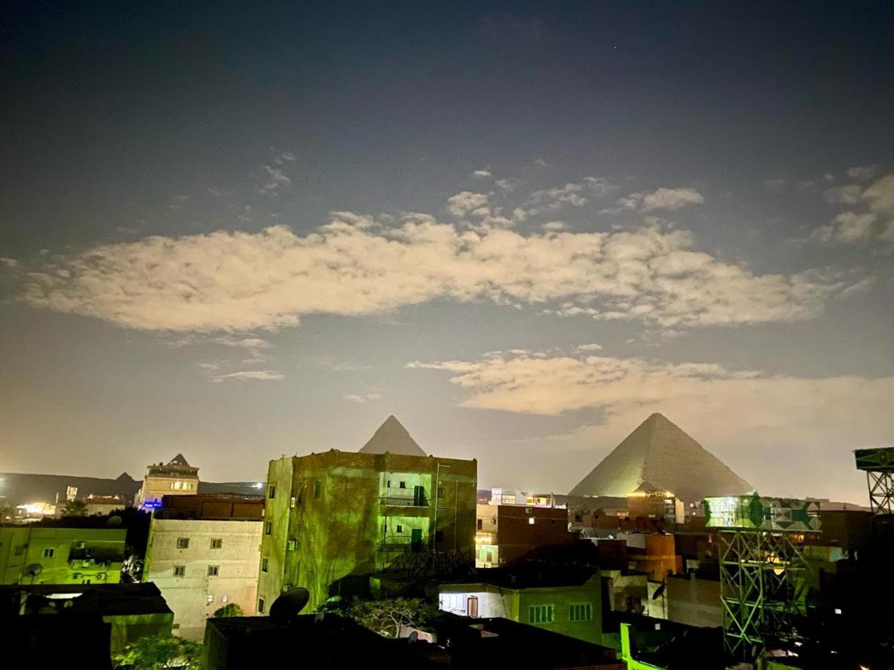 Merit Pyramids View Caïro